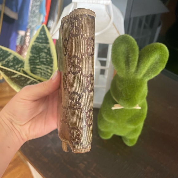 Gold Gucci bifold wallet ⭐️ - Picture 4 of 10